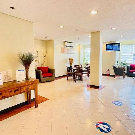Microtel By Wyndham Tarlac Exteriör bild