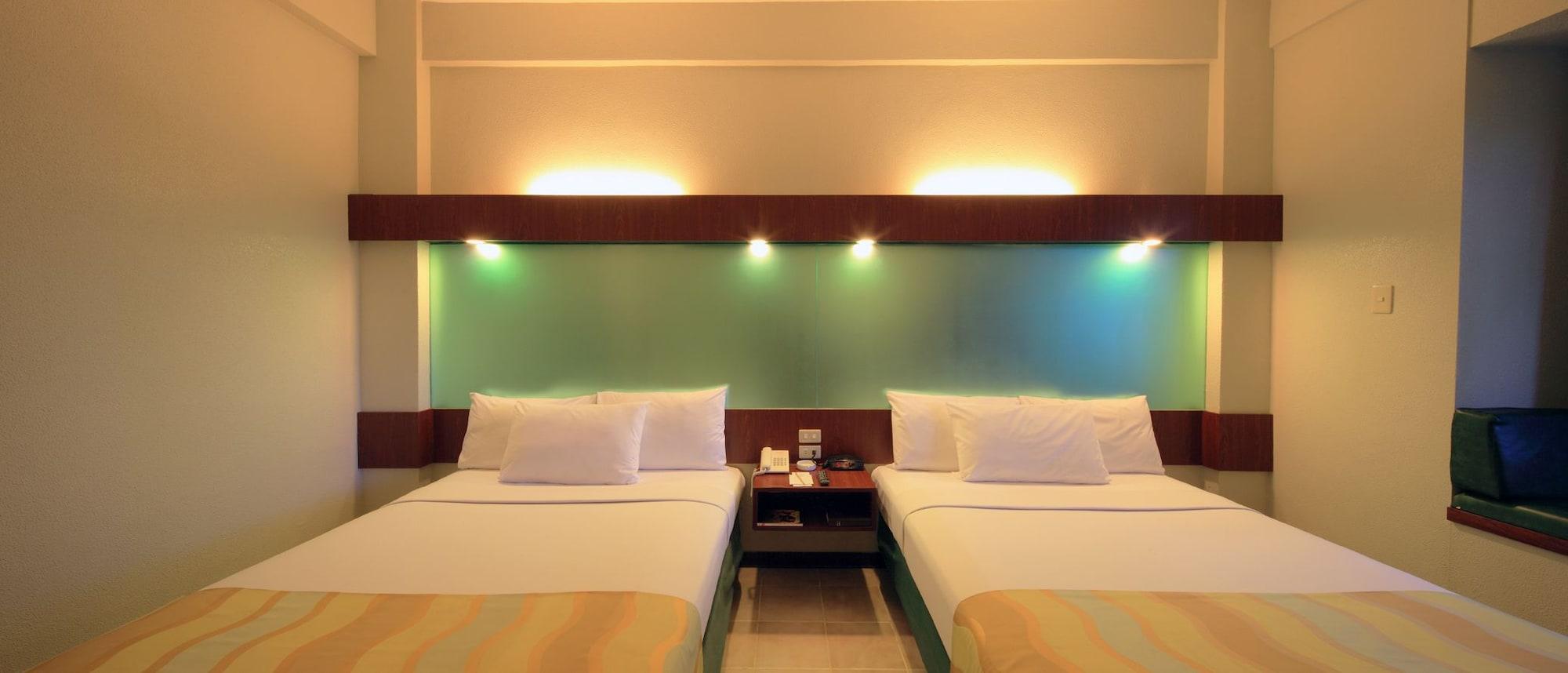 Microtel By Wyndham Tarlac Exteriör bild