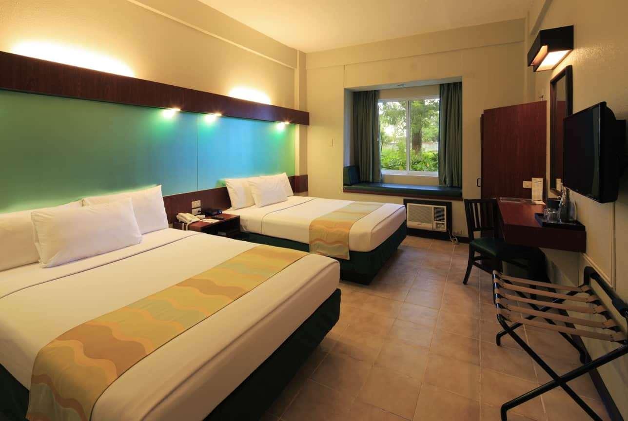 Microtel By Wyndham Tarlac Exteriör bild