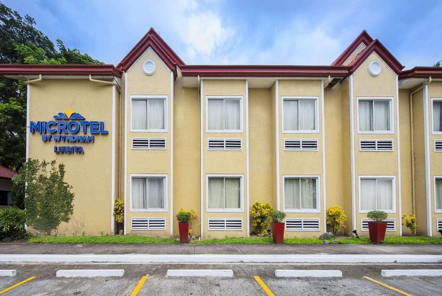 Microtel By Wyndham Tarlac Exteriör bild