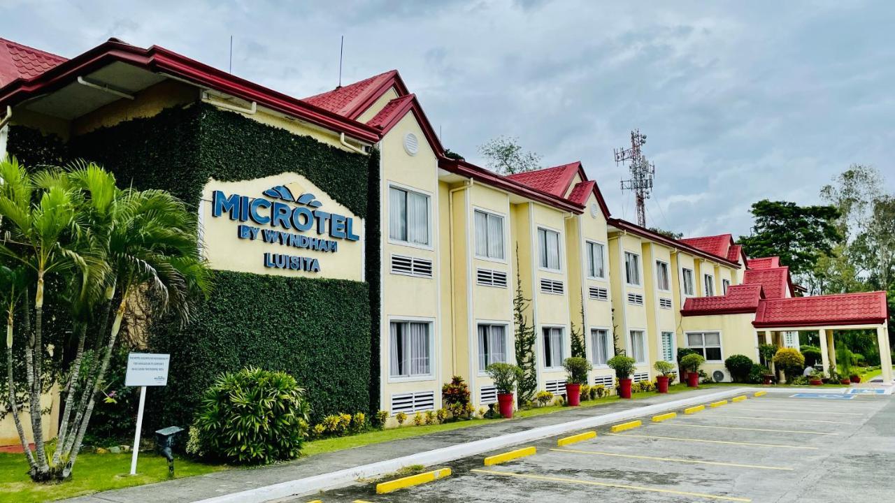 Microtel By Wyndham Tarlac Exteriör bild
