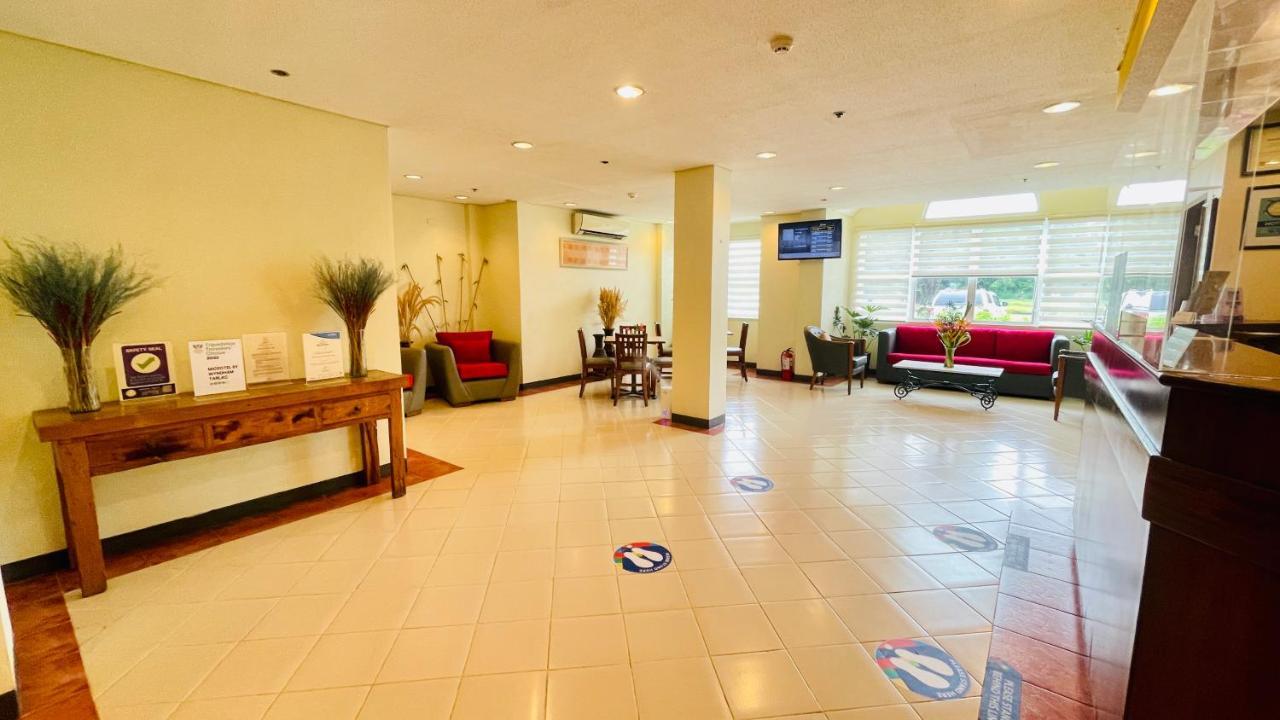 Microtel By Wyndham Tarlac Exteriör bild