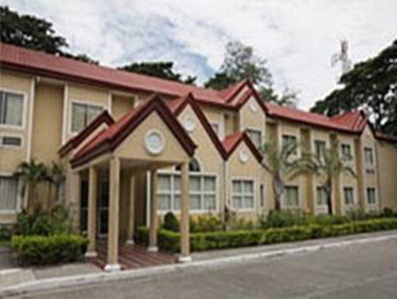 Microtel By Wyndham Tarlac Exteriör bild