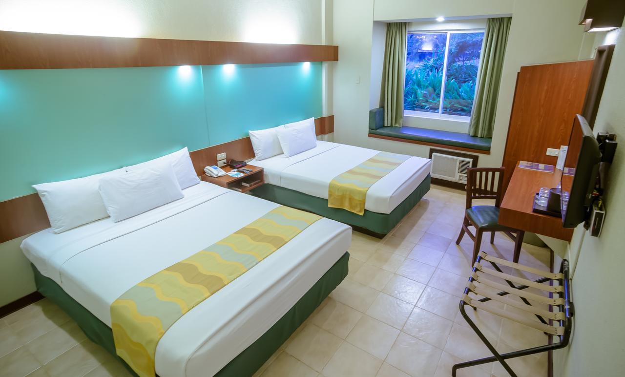 Microtel By Wyndham Tarlac Exteriör bild