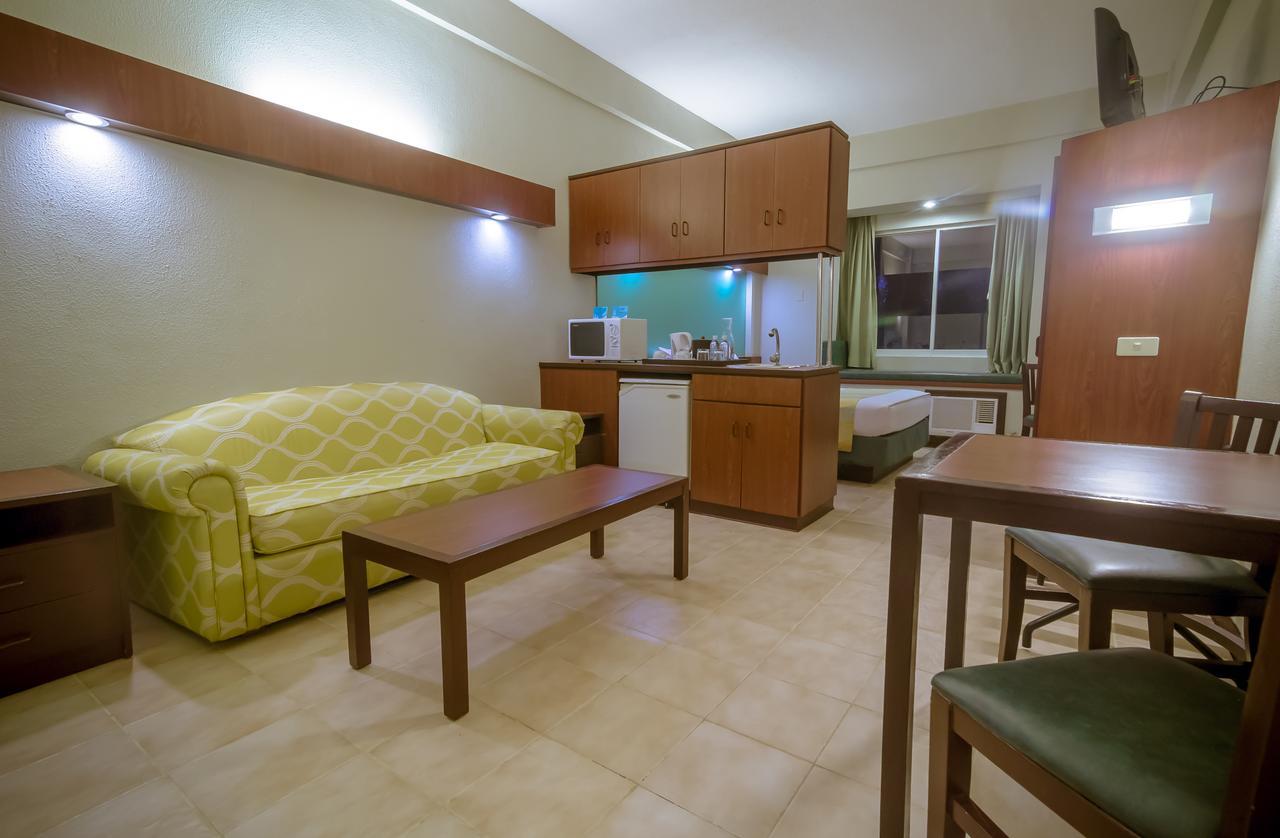 Microtel By Wyndham Tarlac Exteriör bild