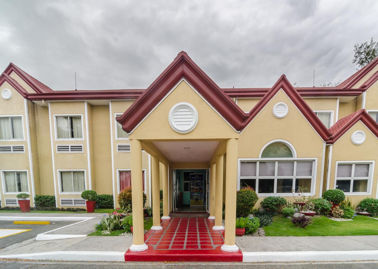 Microtel By Wyndham Tarlac Exteriör bild