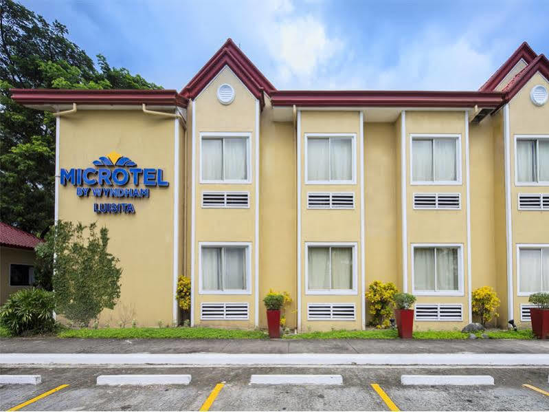Microtel By Wyndham Tarlac Exteriör bild