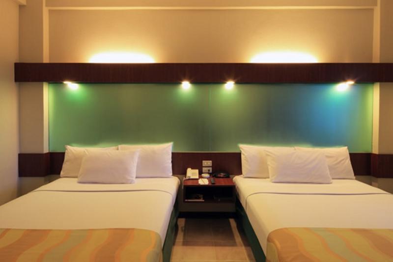 Microtel By Wyndham Tarlac Exteriör bild