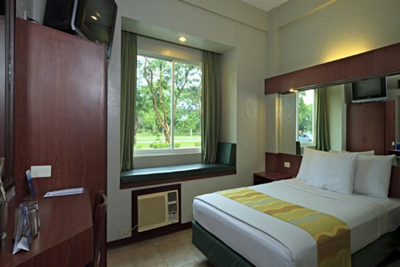 Microtel By Wyndham Tarlac Exteriör bild